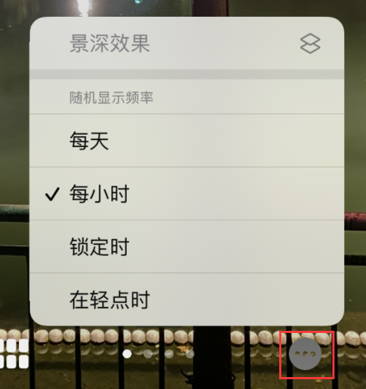 临潭苹果手机维修分享iOS 16 小技巧：锁定屏幕支持随机切换指定照片 