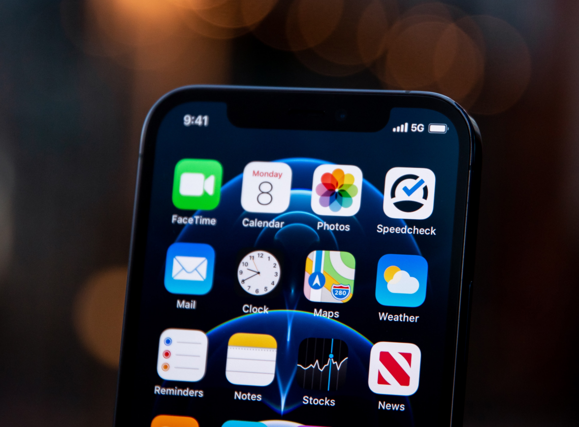 临潭苹果手机维修分享为什么 iPhone 12 在冬季会自动关机 